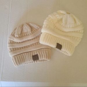 2 beanies with ponytail hole